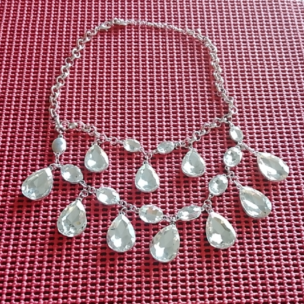 Elegant Silver Necklace with Crystal Accents